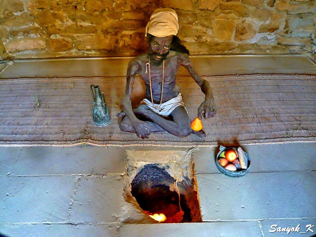 0600 Surakhani Ateshgah Fire Temple Сураханы Атешгях Зороастрийский храм 