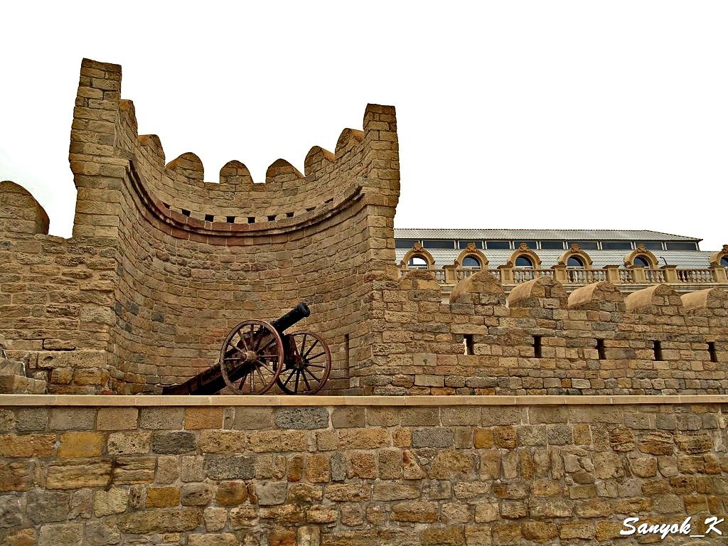 3506 Icheri Sheher Fortress walls near Sabir garden Ичери шехер Cтены у Сквера имени Сабира