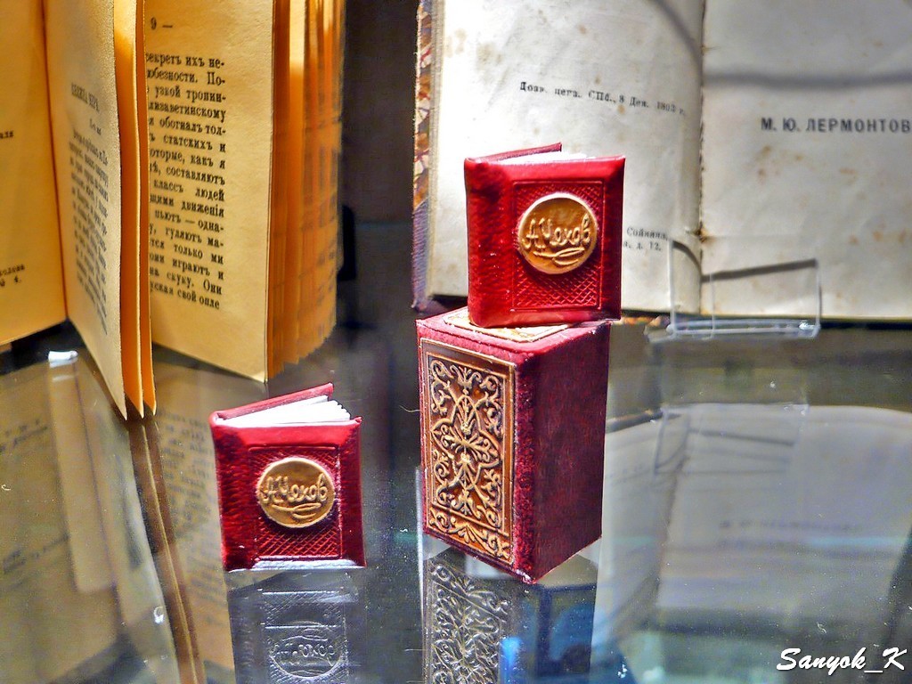 3597 Icheri Sheher Museum of Miniature Books Ичери шехер Музей миниатюрных книг